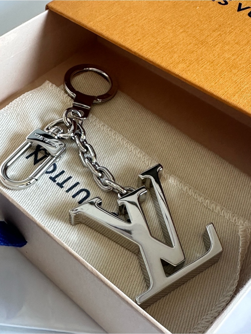 Louis Vuitton Porte-Clés Initiales LV Bag Charm Key Holder Silver M65071 - Picture 4 of 13